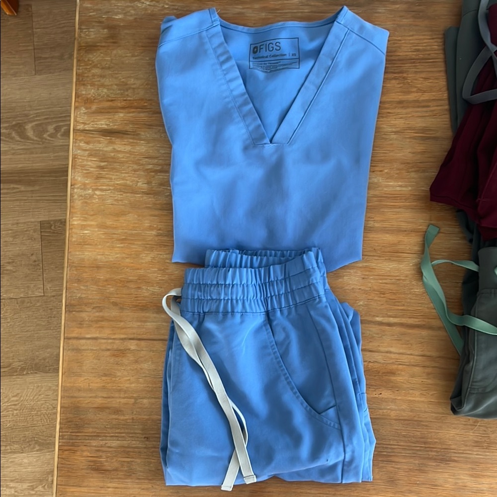 Ceil Blue Figs Scrubs